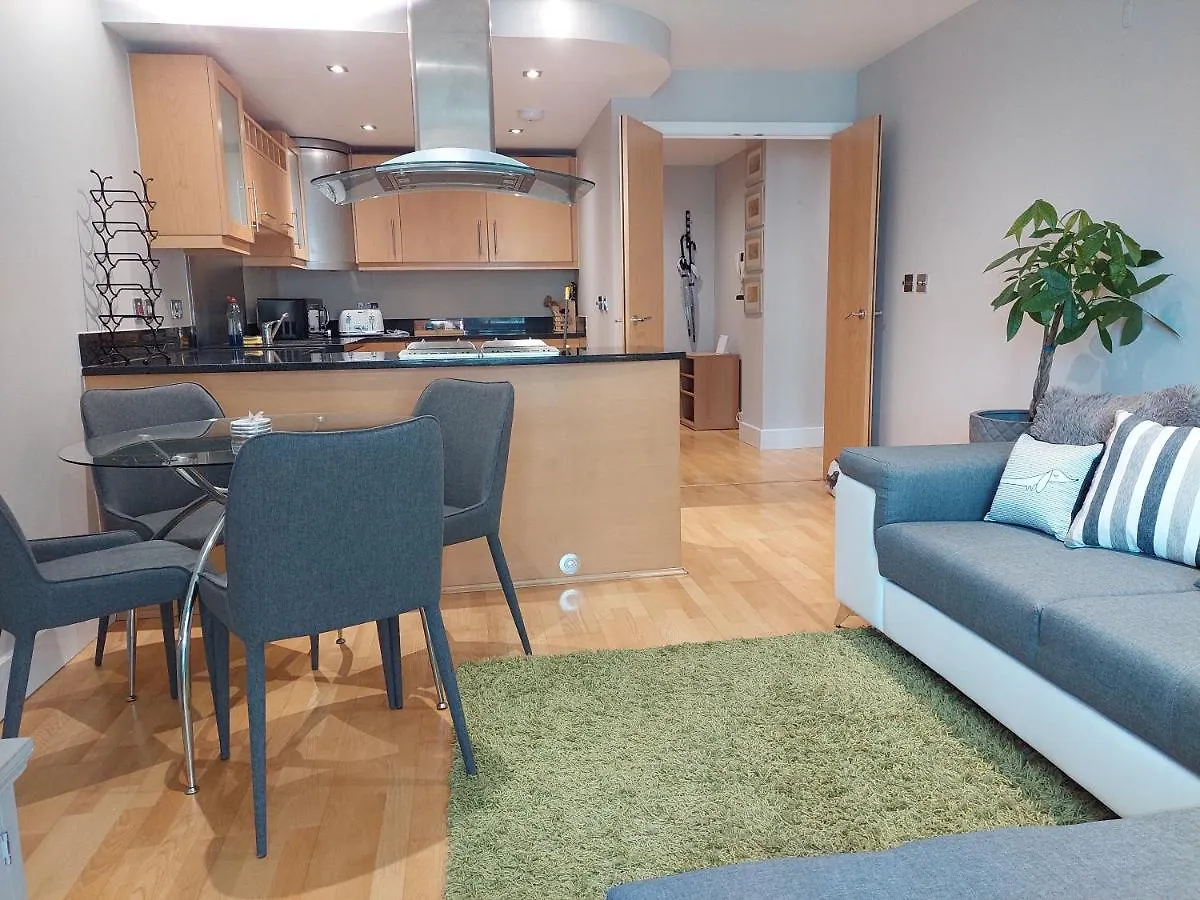 1 Bed Suite, Waterside, Canary Wharf London Apartment